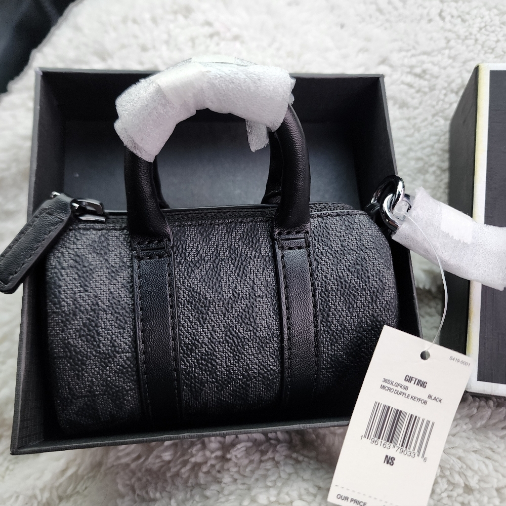 Michael Kors Gifting Micro Duffle Keyfob NWT bag charm in black signature Rare - Picture 3 of 7